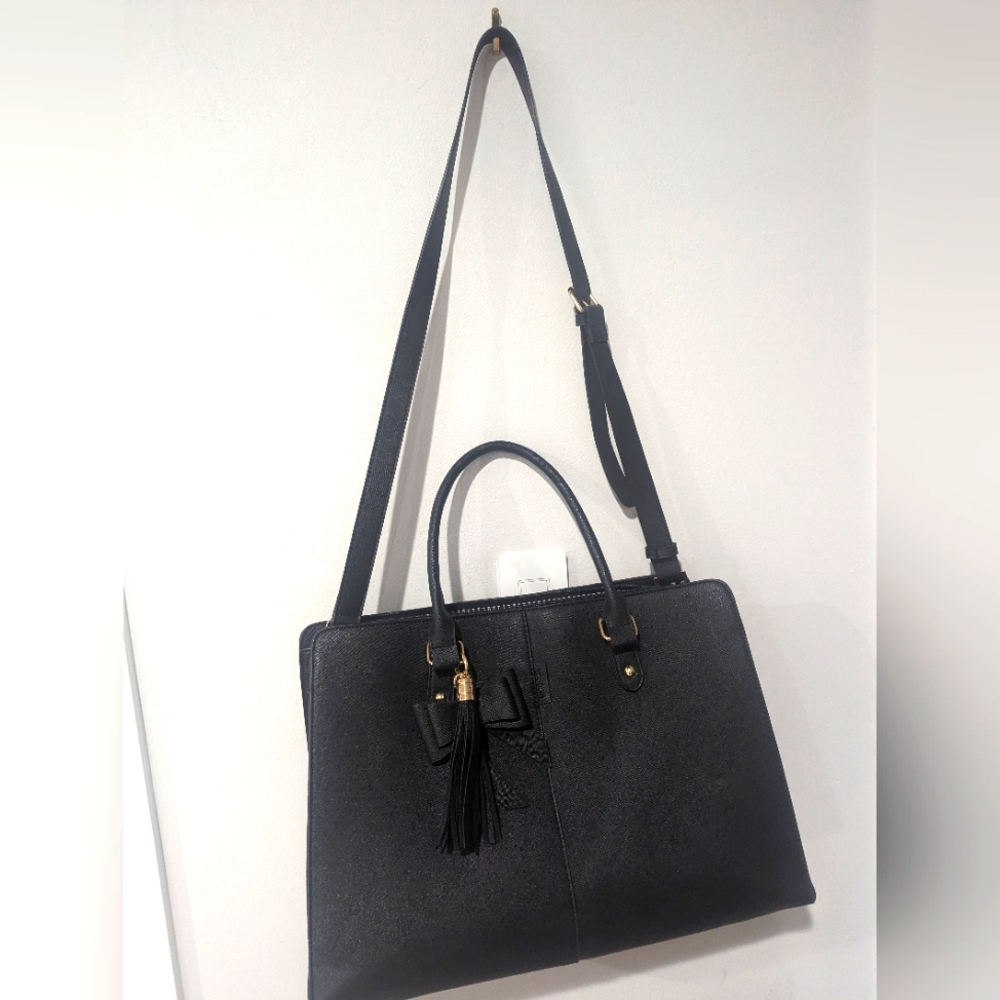 Women's messenger bag for laptop